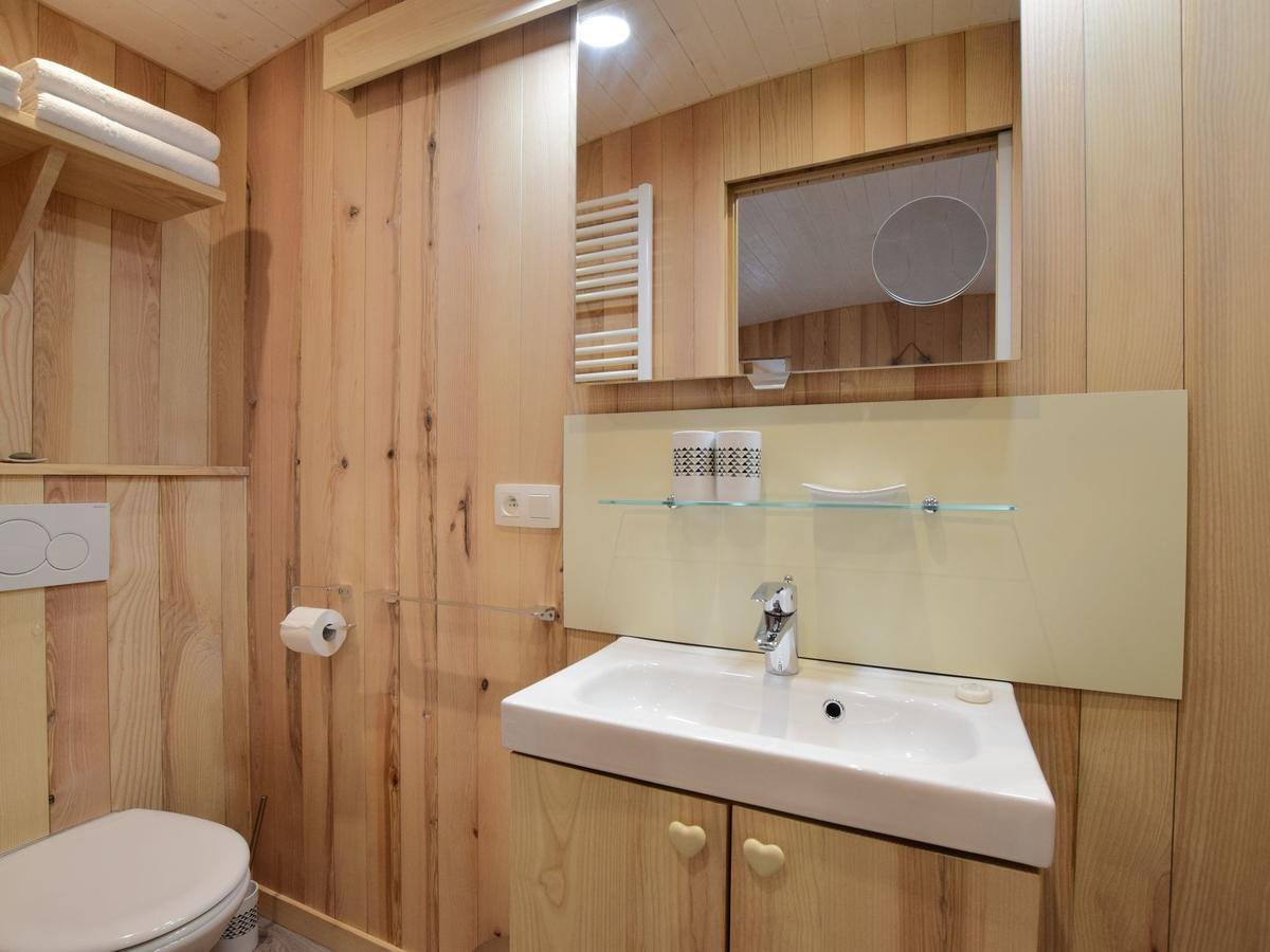 Quaint Mobile Home With Sauna In Vielsalm Exterior photo